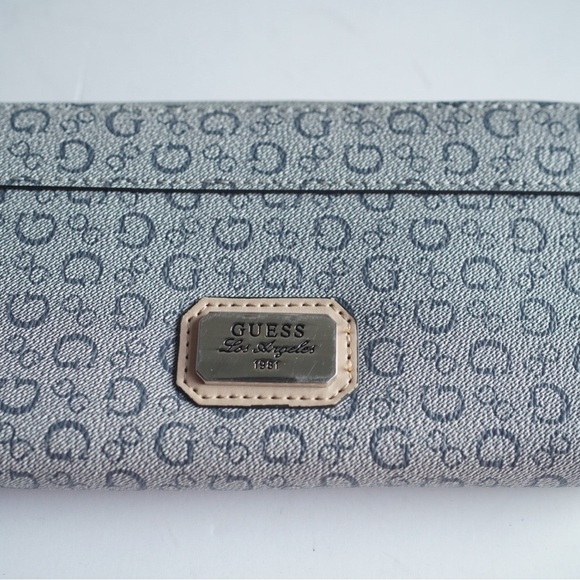 Guess Wallet Zip Top Clutch Gray Logo Tan Inside Gently Used Coin Purse SO CUTE! - Picture 3 of 9